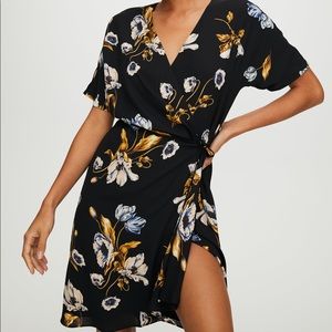 BNWT Aritzia Babaton Wallace Wrap Dress Size XS in Black Blue